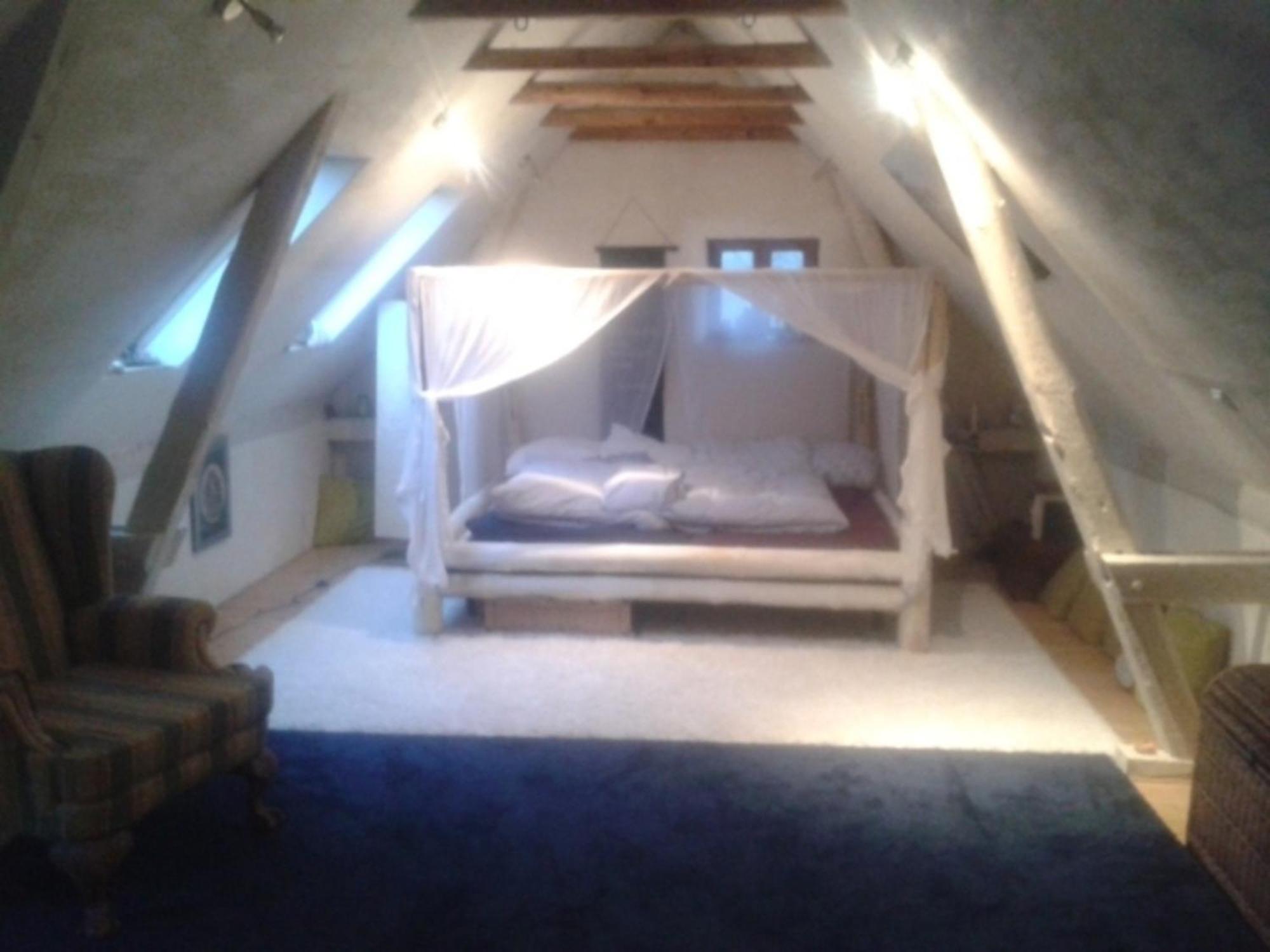 Grosse Hobbithoehle Mit Gemeinschaftsgarten Neustadt am Rübenberge Extérieur photo